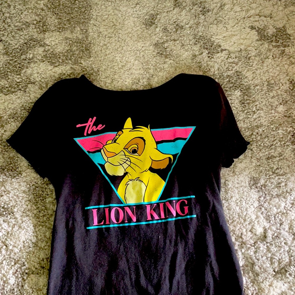 This is a exclusive Disney shirt💖!